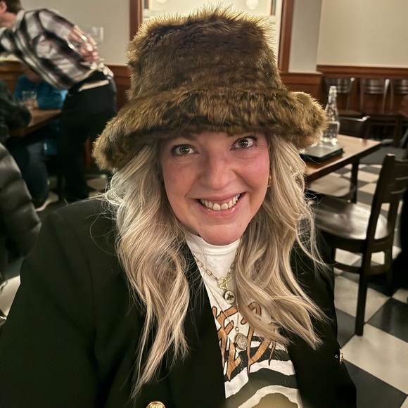 Meet your Posher, Jaci - Picture 2 of 2